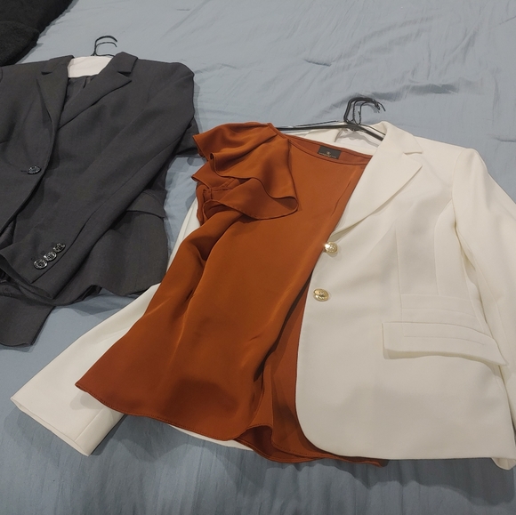 Size 2 Michael Kors 2-piece suit. Cream! Yasss! - Picture 15 of 15